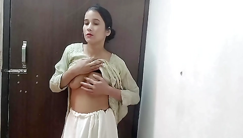 Chacha Ne Apni Jwan Ko Chudai Krna Dikhaya