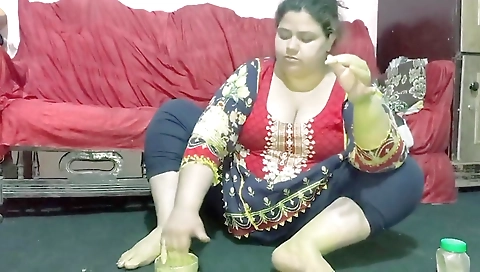 Pakistani House Wife Clean Phudi
