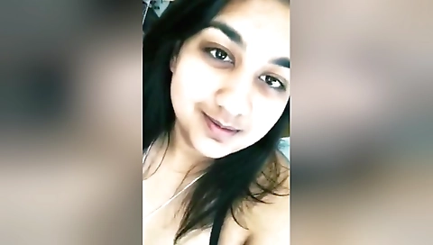 Today Exclusive-cute Nri Girl Showing Her Boobs