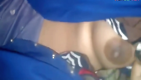 Desi Hot Muslim Girlfriend Fucking In Bus