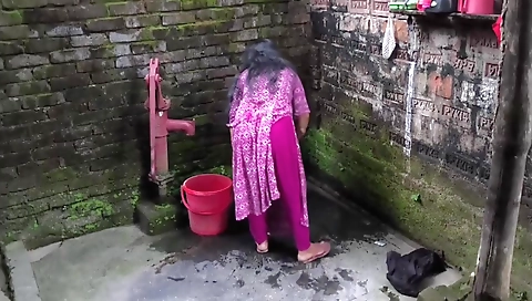 Devar Bhabhi And Hindi Sex In I See My Aunty Was Cleaning The Bathroom So I Hugged Her And Started Fucking Her Ass