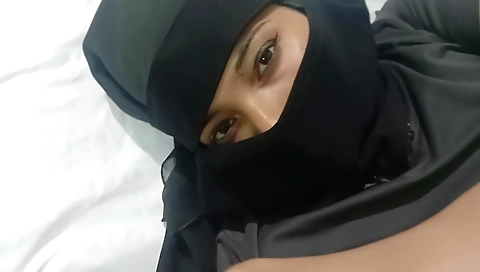 Cum On Burka, Beautiful Hungry Eyes Of A Muslim Girl