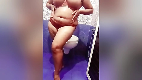 Indian Big Boobs Stepsister Arya In Bathroom - Huge Boobs