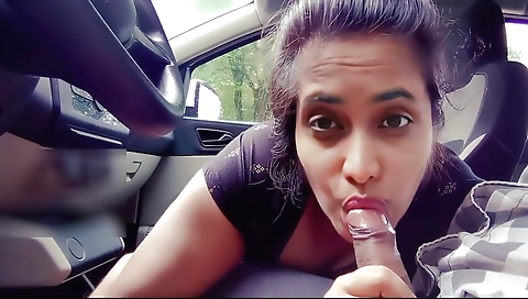Beautiful Girlfriend Was Proposed By Her Boyfriend By Gifting Her A Gold Ring - Hindi Audio